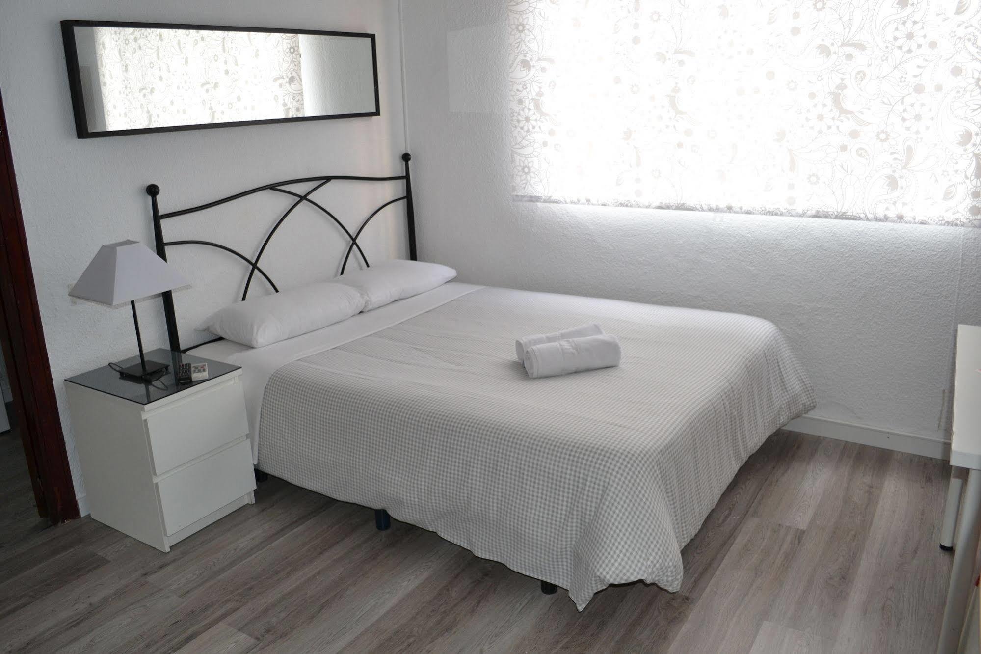 Apartamentos Arapiles Madrid Exterior photo